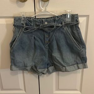 Hollister Curvy Ultra High-Rise Mom Short 3”